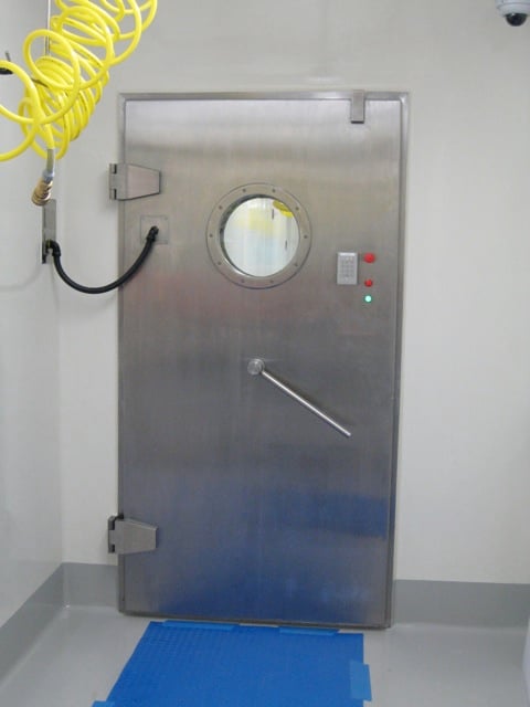 Presray D4DQA laboratory door with mechanical seals.